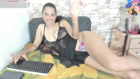 melannie roses online show from 01.21.25