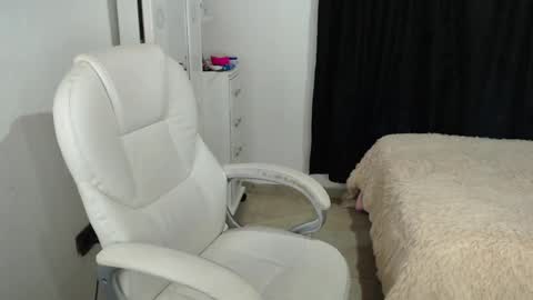 Snapshot of melanniegarzon chatting on 02.04.25 Melannie online show from 02.04.25