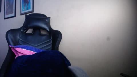 Snapshot of melany_isabella chatting on 12.30.24 melany online show from 12.30.24