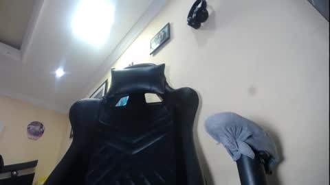 Snapshot of melany_isabella chatting on 01.22.25 melany online show from 01.22.25