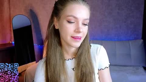 Melee Eva - Thumbs Up please  online show from 04.03.26