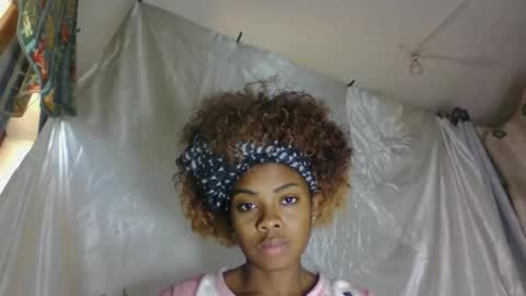 Snapshot of meliana98 chatting on 10.16.25 meliana98 online show from 10.16.25