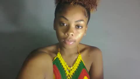 Snapshot of meliana98 chatting on 10.21.25 meliana98 online show from 10.21.25