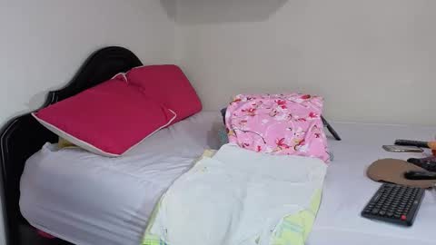 Snapshot of melihotxxx chatting on 09.19.25 melihotxxx online show from 09.19.25