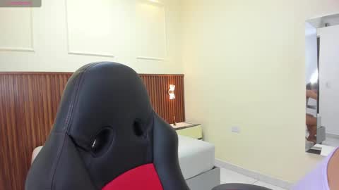 Snapshot of melinamartins chatting on 09.22.25 M E L I N A  online show from 09.22.25