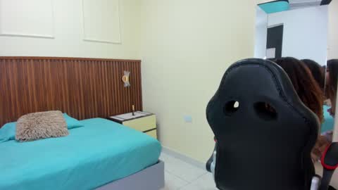 Snapshot of melinamartins chatting on 10.01.25 M E L I N A  online show from 10.01.25