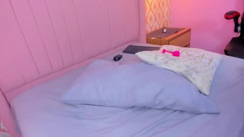 Snapshot of melinamartins chatting on 10.31.25 M E L I N A  online show from 10.31.25