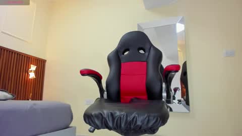 M E L I N A  online show from 11.10.25