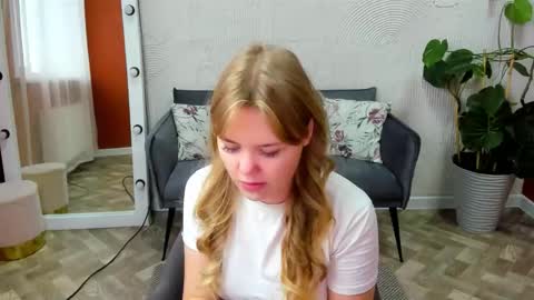 Snapshot of melissa_199 chatting on 09.26.25 Sophia online show from 09.26.25