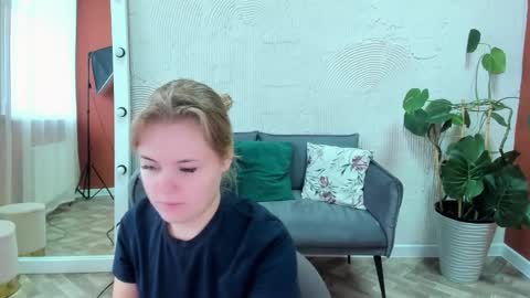 Snapshot of melissa_199 chatting on 09.27.25 Sophia online show from 09.27.25