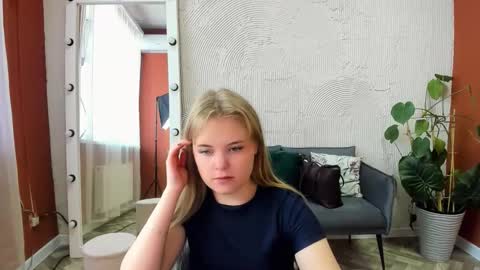 Snapshot of melissa_199 chatting on 10.08.25 Sophia online show from 10.08.25