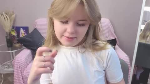 Snapshot of melissa_199 chatting on 10.16.25 Sophia online show from 10.16.25