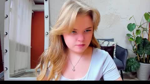 Snapshot of melissa_199 chatting on 10.23.25 Sophia online show from 10.23.25