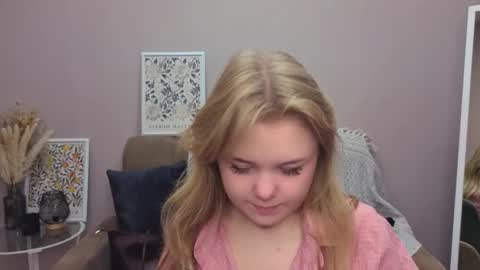 Snapshot of melissa_199 chatting on 10.24.25 Sophia online show from 10.24.25