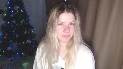 Melissa  Ray online show from 12.11.24