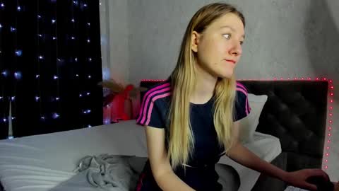 Snapshot of melissa_moooree chatting on 02.24.25 melissa_moooree online show from 02.24.25