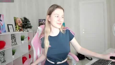Snapshot of melissa_moooree chatting on 02.26.25 melissa_moooree online show from 02.26.25