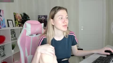 Snapshot of melissa_moooree chatting on 02.26.25 melissa_moooree online show from 02.26.25