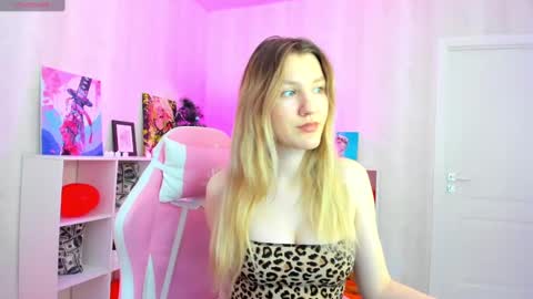 Snapshot of melissa_moooree chatting on 02.28.25 melissa_moooree online show from 02.28.25