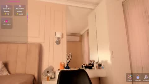 Lisaa online show from 11.19.25