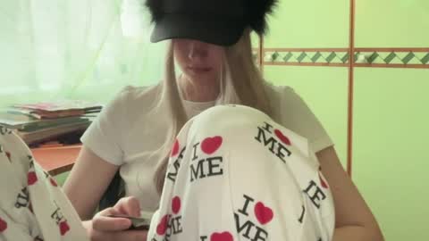 cutebutnyet online show from 04.02.26