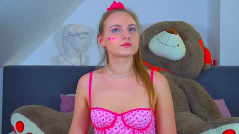 Snapshot of melissamelrey chatting on 10.27.25 MelissaBerry online show from 10.27.25