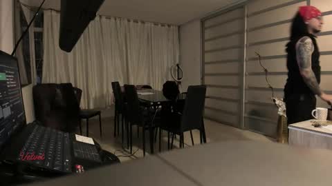 Melkkor Independient Model online show from 11.17.25