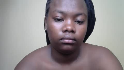 Snapshot of mellcy chatting on 02.13.25 mell online show from 02.13.25