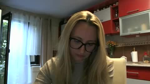 Melly online show from 09.10.25