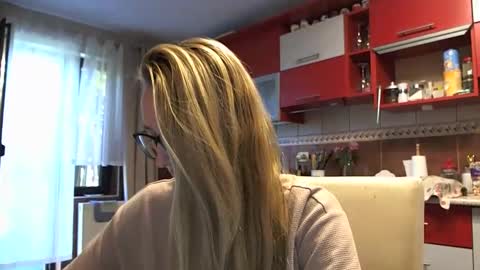 Melly online show from 09.16.25