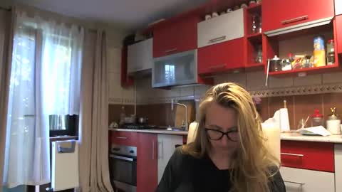 Melly online show from 09.18.25