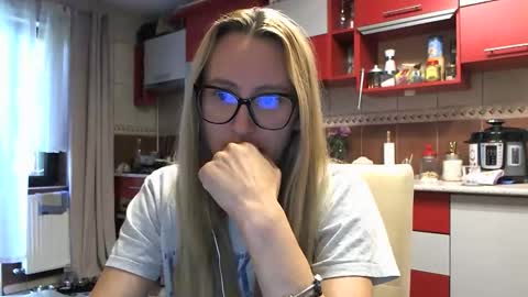 Melly online show from 09.19.25