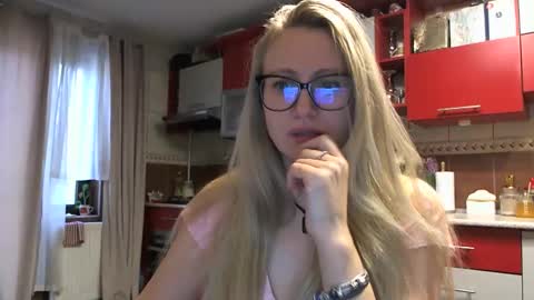 Melly online show from 03.04.26