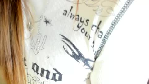 MelMooon online show from 10.04.25