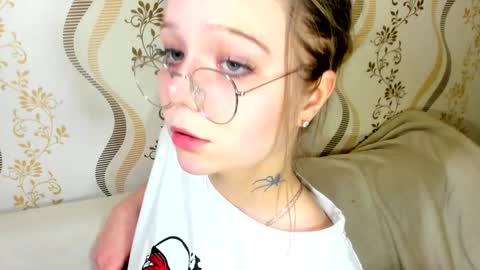 MelMooon online show from 11.18.25