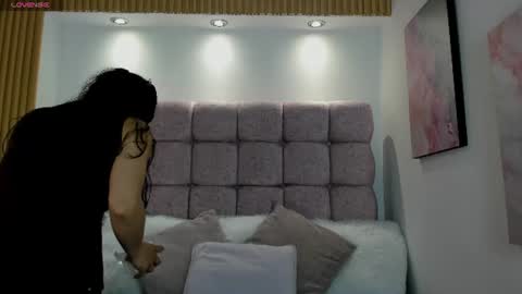 Snapshot of melodiroux_ chatting on 06.19.26 Melodi online show from 06.19.26
