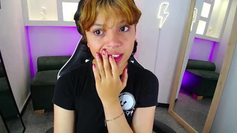 Snapshot of melody701583as chatting on 04.08.26 melody701583as online show from 04.08.26