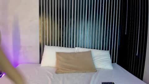 melody phillips online show from 03.03.26