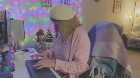 Melody online show from 12.22.25