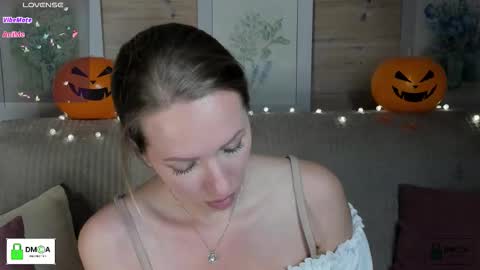 Melody My schedule this week  Wednesday Thursday Sunday online show from 10.29.25