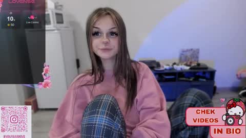 Snapshot of melonipinkbb chatting on 02.14.25 MELONI online show from 02.14.25