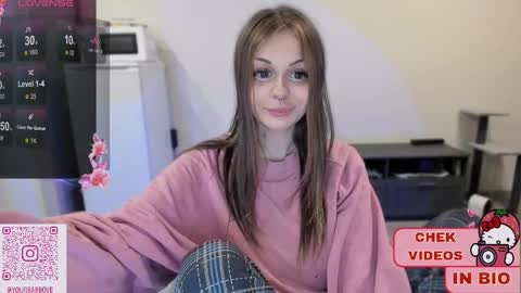 Snapshot of melonipinkbb chatting on 03.04.25 MELONI online show from 03.04.25