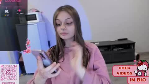 Snapshot of melonipinkbb chatting on 03.10.25 MELONI online show from 03.10.25