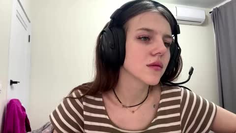 Hi Im Aria 18 years old online show from 01.18.26