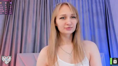 Snapshot of memento_mary chatting on 03.01.25 The princess of your dreams online show from 03.01.25