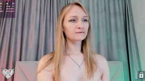 Snapshot of memento_mary chatting on 03.04.25 The princess of your dreams online show from 03.04.25