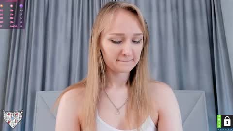 Snapshot of memento_mary chatting on 03.07.25 The princess of your dreams online show from 03.07.25