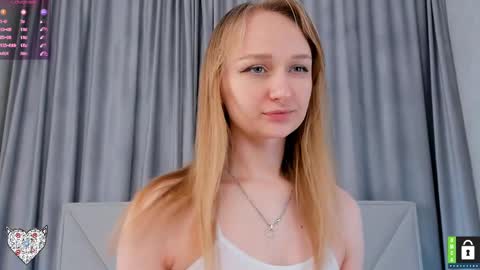 Snapshot of memento_mary chatting on 03.07.25 The princess of your dreams online show from 03.07.25