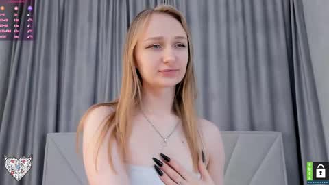 Snapshot of memento_mary chatting on 03.09.25 The princess of your dreams online show from 03.09.25
