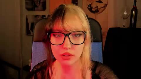 Snapshot of memorycadence chatting on 10.22.25 Mia online show from 10.22.25